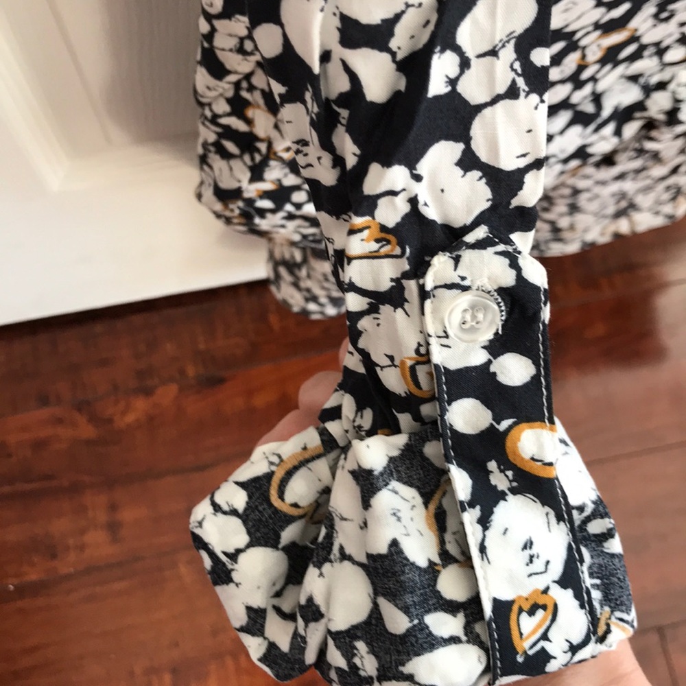 Button up - Picture 2 of 2